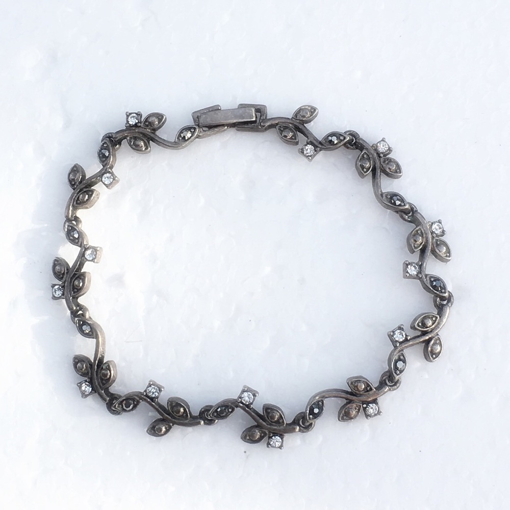 Pewter Leave Diamond Simple Black Gem Bracelet